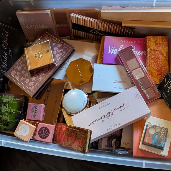 Assorted Beauty and Skincare Products - Picture 3 of 7